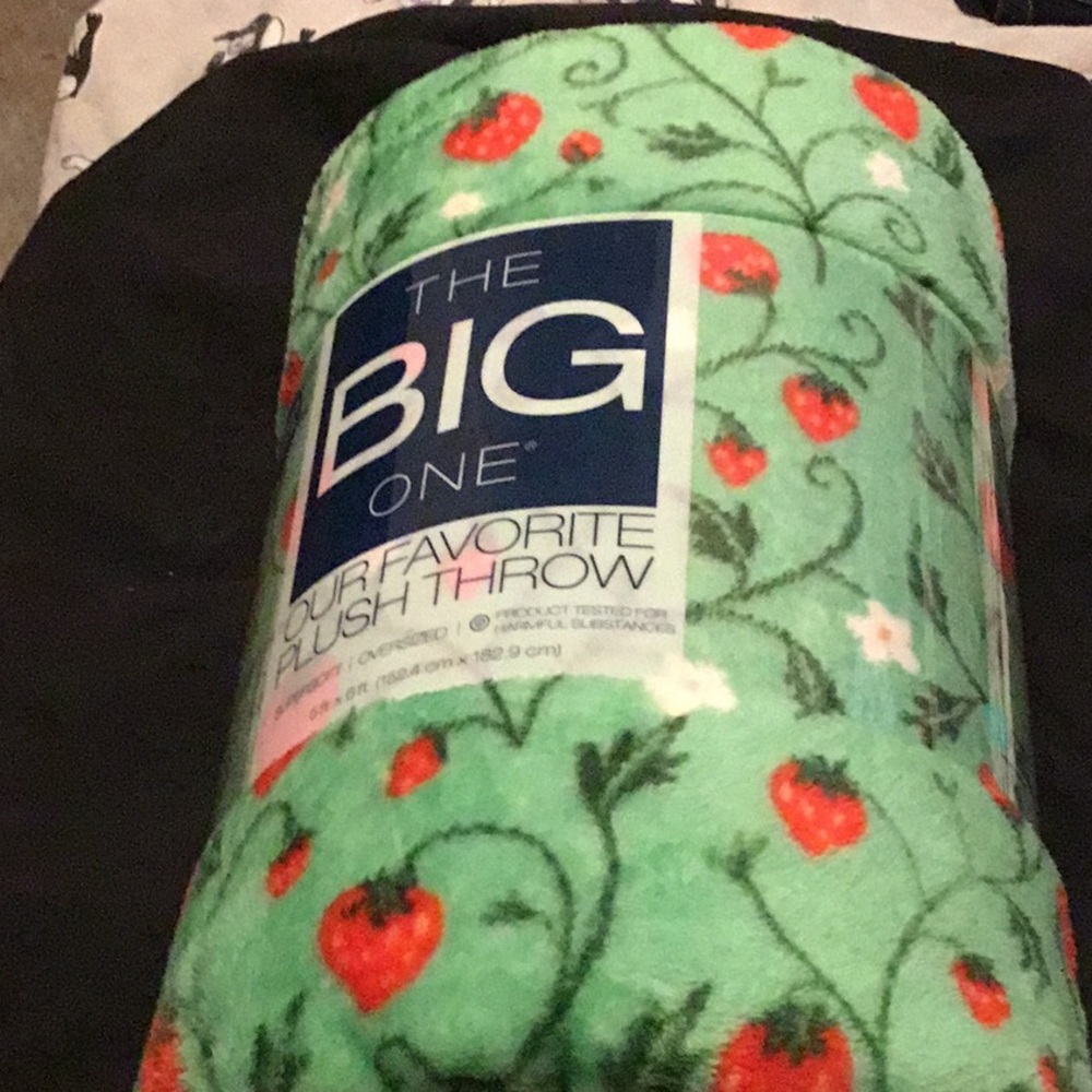 The Big One Strawberry Print 5ft x 6ft Supersoft Oversized Plush Throw